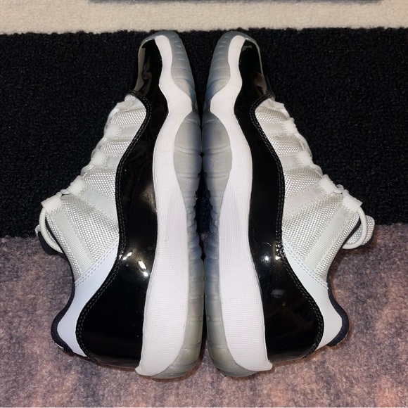 🍇 6.5 GS Air Jordan Retro 11 Low White/Black/Concord - Picture 2 of 9